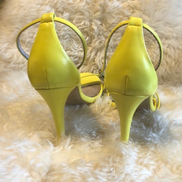 Steve Madden Electric Yellow Stecy Patent Stiletto - Picture 3 of 4